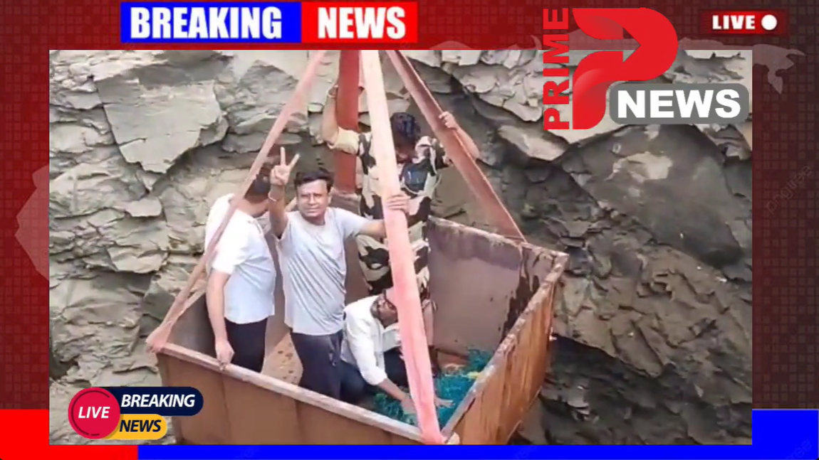 साळशिंगे येथे 70 ते 80 फूट खोल
विहिरी मध्ये पडलेल्या , कोल्हा जाती च्या वन्य
प्राण्या चे प्राण वाचवले
